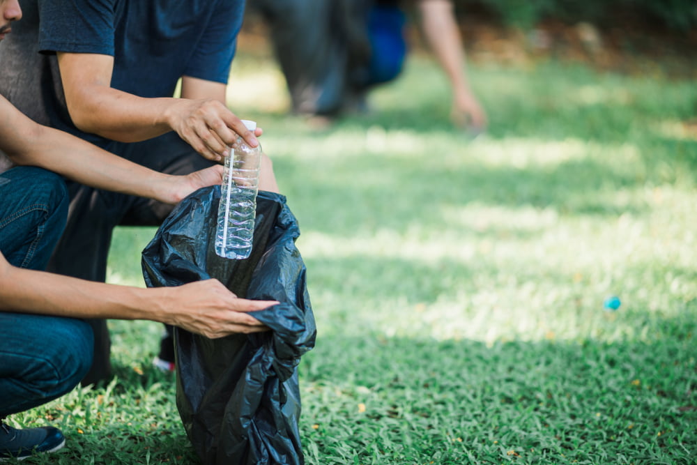 7 easy ways to keep trash bags from slipping